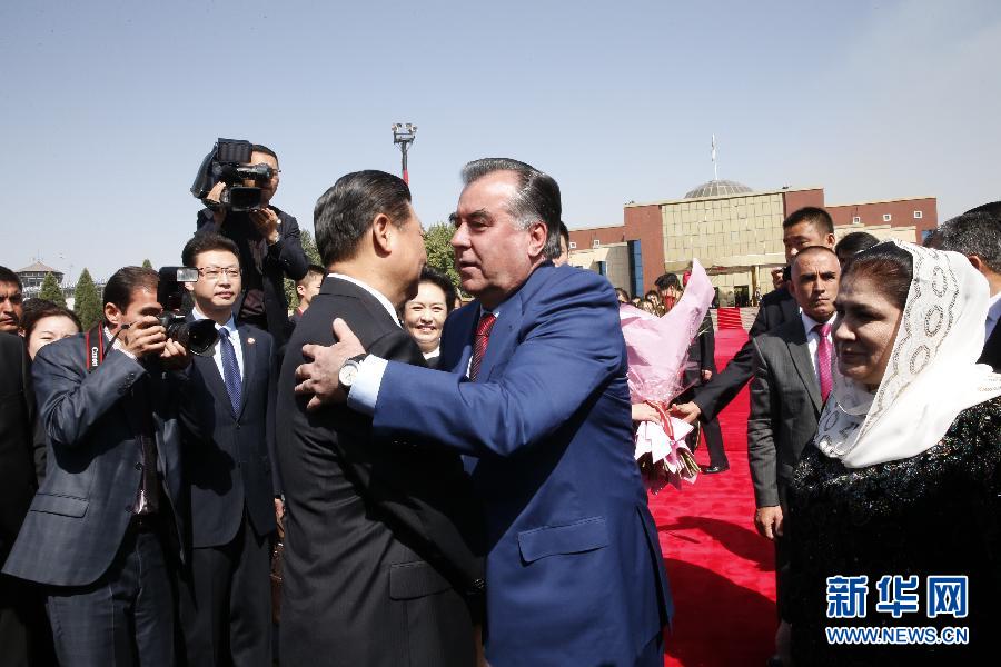 塔吉克斯坦总统拉赫蒙抵达北京塔吉克斯坦总统拉赫蒙抵达北京，两国关系的新篇章