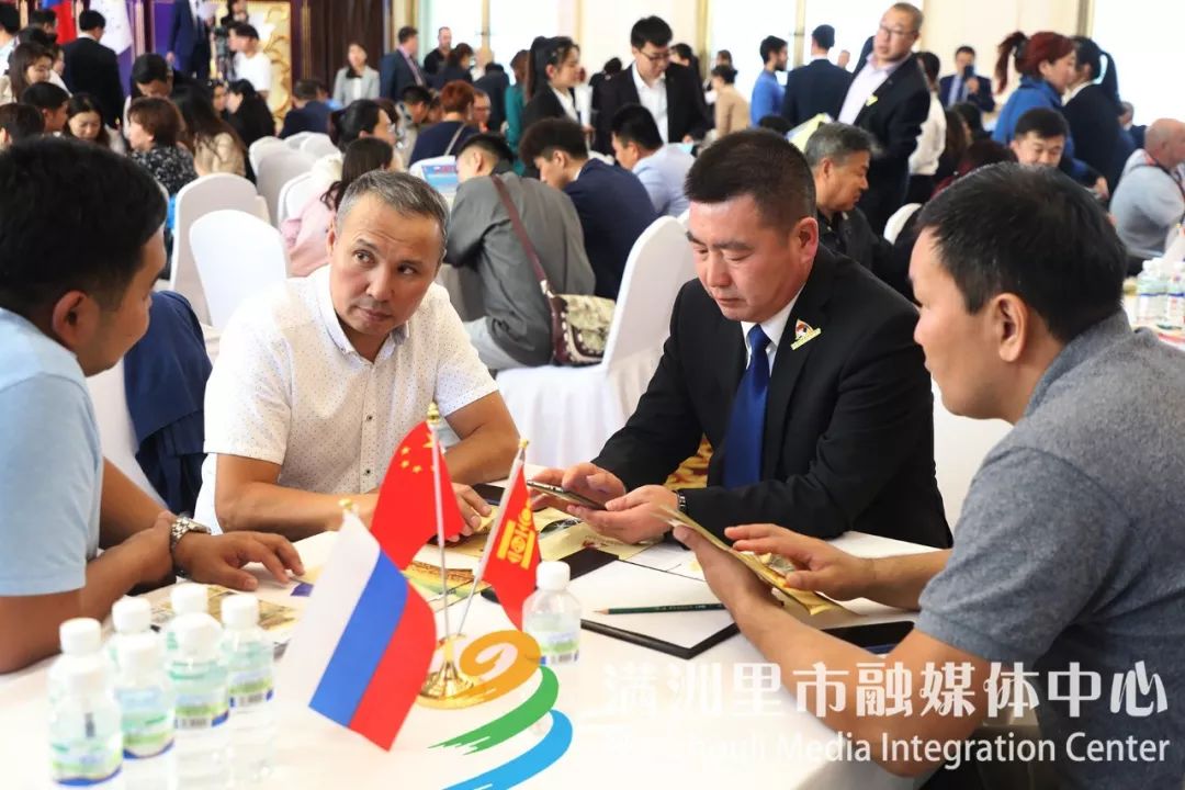 中俄蒙洽谈会中俄蒙洽谈会是一个重要的国际经贸合作活动，旨在推动中俄蒙三国之间的经贸合作和交流。该洽谈会涵盖了多个领域，包括能源、基础设施建设、农业、旅游等多个方面。