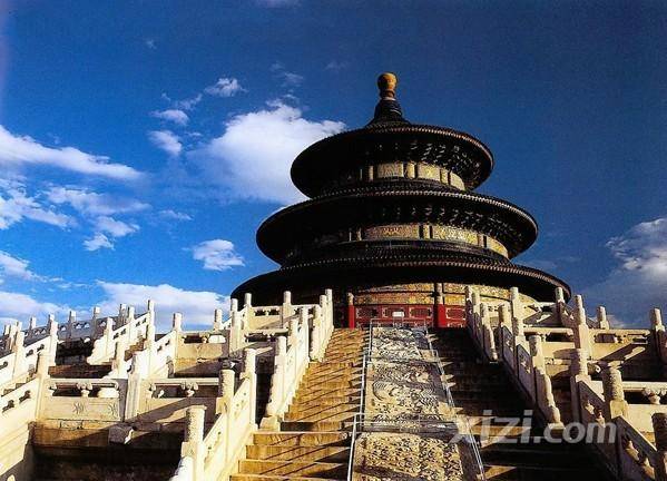 在天坛拍到了中式绝美同框在天坛拍到了中式绝美同框，一幅中国传统美学的视觉盛宴