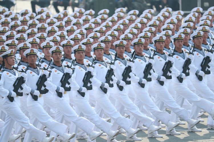 海军方队平均年龄不到21岁