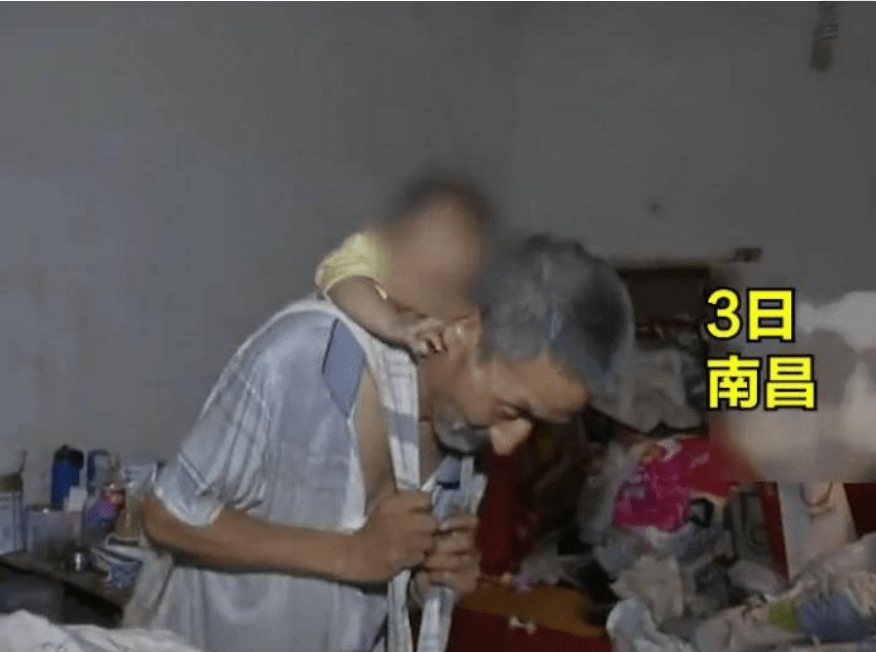 老人捡垃圾烦死了老人捡垃圾现象背后的困扰与解决之道