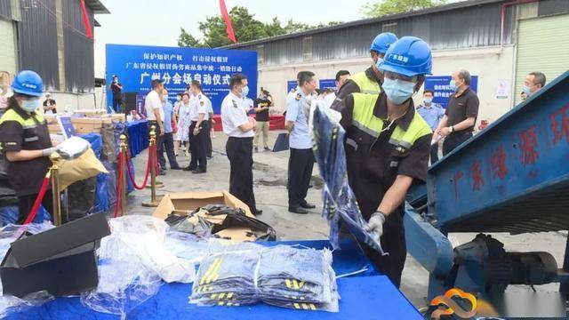 近20人假冒国安闯入公园挖地寻宝近二十人假冒国安人员闯入公园挖地寻宝事件揭秘